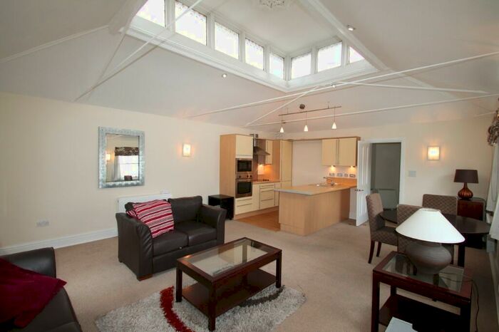 2 Bedroom Apartment To Rent In Hagley Road, Edgbaston, Birmingham, B16