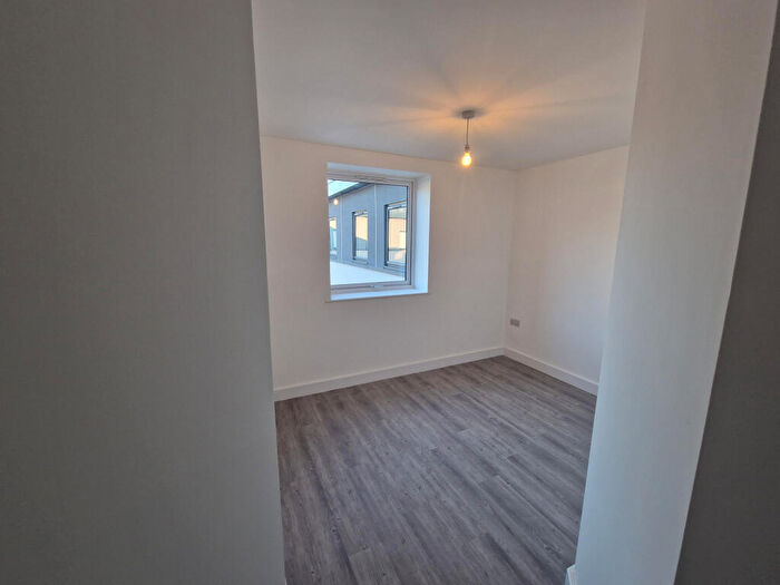 2 Bedroom Apartment To Rent In Bingley Rd, Bradford, West Yorkshire, BD9