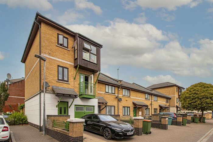 3 Bedroom Semi-Detached House To Rent In Badminton Mews, London, E16