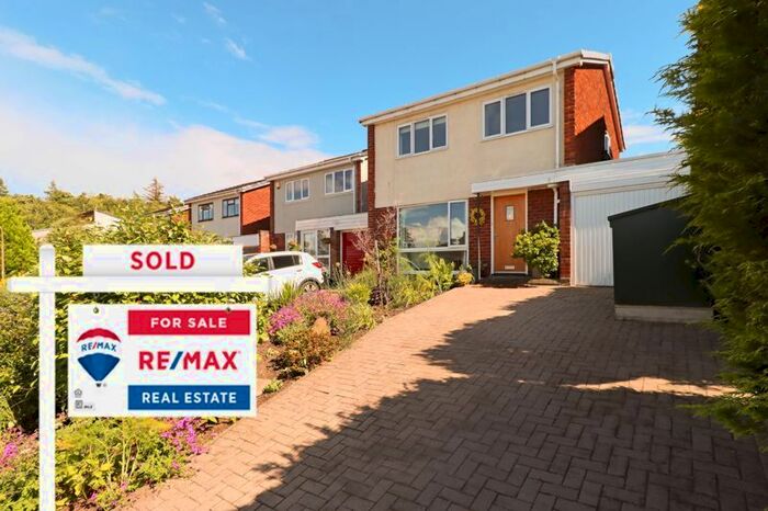 3 Bedroom Detached House For Sale In Threipmuir Gardens, Balerno, EH14