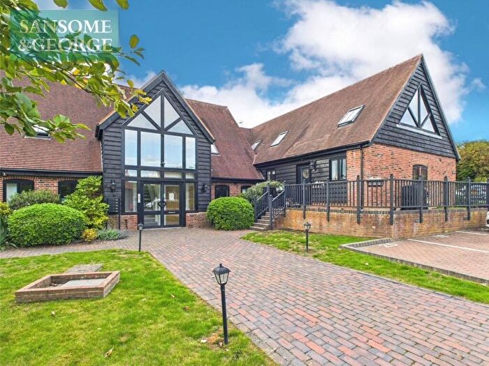 2 Bedroom Flat For Sale In Minchens Lane, Bramley, RG26