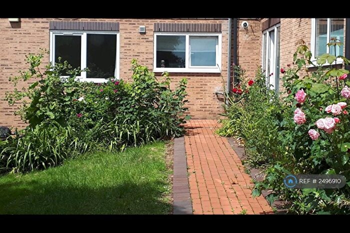2 Bedroom Flat To Rent In Bardwell Court, St. Albans, AL1