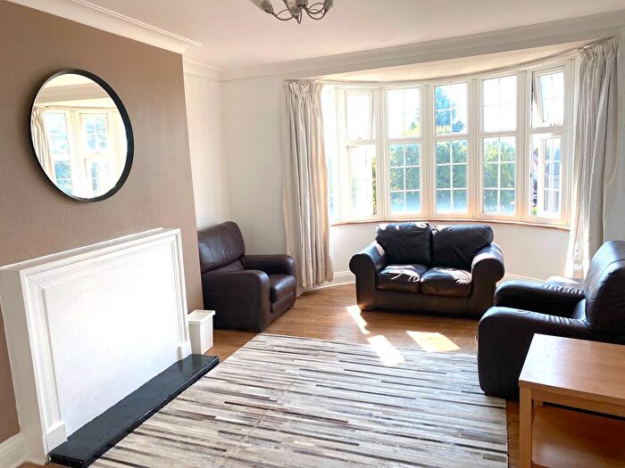 2 Bedroom Flat To Rent In The Burroughs, London, NW4