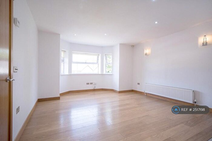 3 Bedroom Flat To Rent In Allerton Road, Mossley Hill, Liverpool, L18