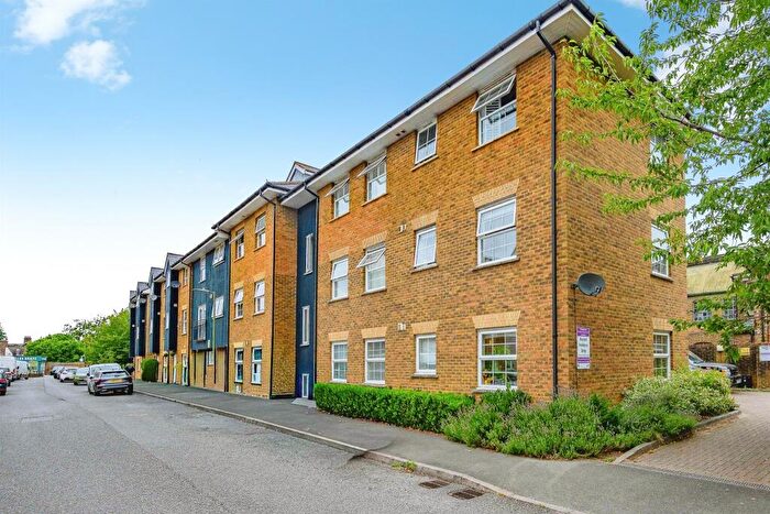 2 Bedroom Apartment For Sale In Fourdrinier Way, Hemel Hempstead, HP3