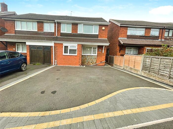 3 Bedroom Semi-Detached House For Sale In Five Oaks Road, Willenhall, West Midlands, WV13
