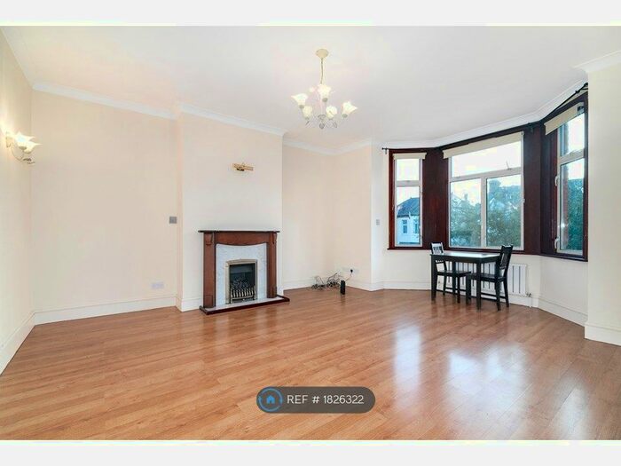 3 Bedroom Maisonette To Rent In Buckingham Road, London, E18