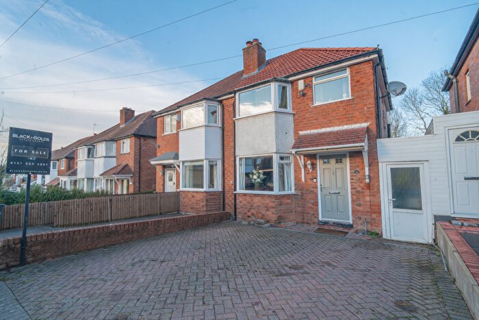 3 Bedroom Semi Detached House For Sale In Wiseacre Croft, Shirley, Solihull, B90