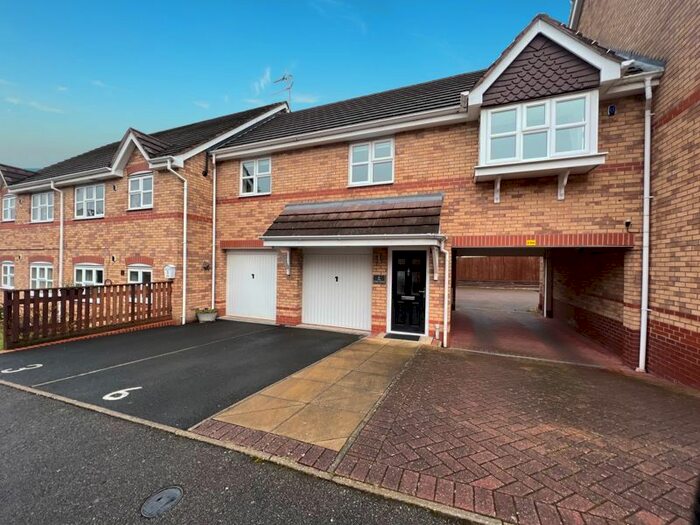 2 Bedroom Property To Rent In Cygnet Court, Wombourne, Wolverhampton, WV5