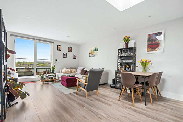 2 Bedroom Apartment For Sale In Field End Road, Ruislip, HA4