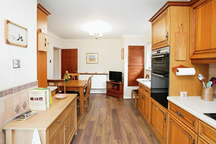 2 Bedroom Detached Bungalow For Sale In New Road, Ynysybwl, Pontypridd, CF37