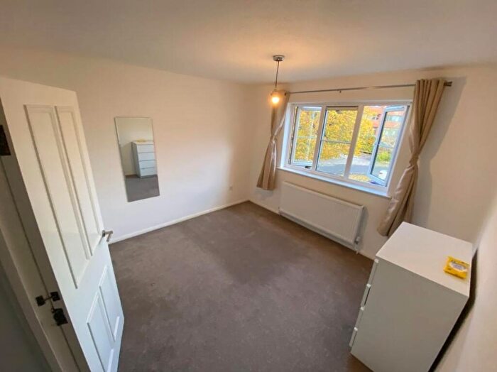 1 Bedroom Flat To Rent In Gleneagles Court, Muirfield Close, RG1