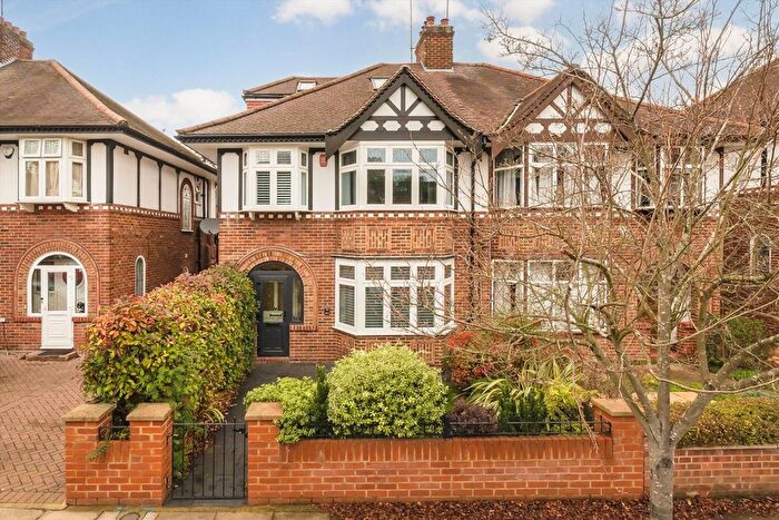 4 Bedroom Property For Sale In Sandall Road, Ealing, W5