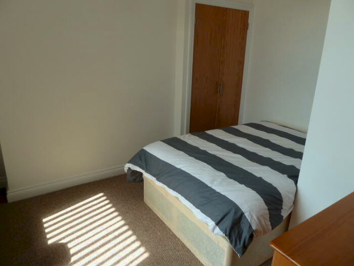 Studio To Rent In Whitefield Tce, Flat, PL4