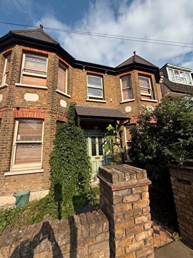 1 Bedroom Studio To Rent In Willoughby Lane Room, London, N17