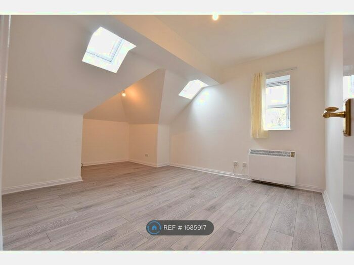 1 Bedroom Flat To Rent In Hart Hill Drive, Luton, LU2