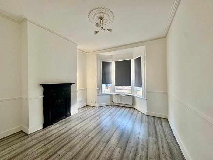 2 Bedroom Flat To Rent In St. Georges Road, Leyton, E10