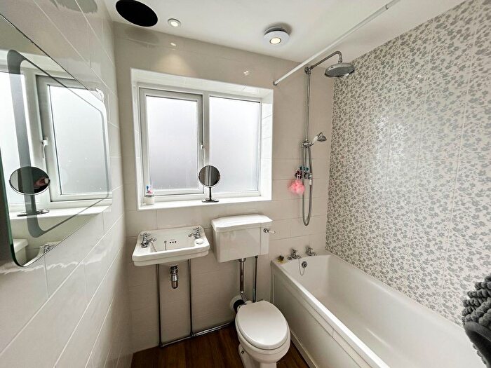 2 Bedroom Semi-detached Bungalow For Sale In Cardinals Drive, Pagham, PO21