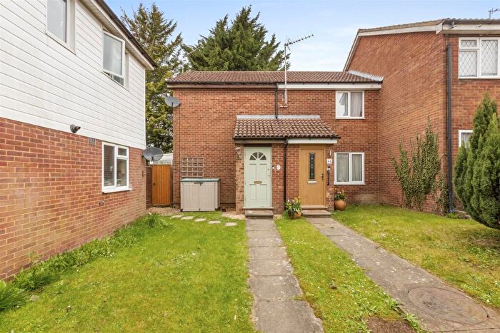 1 Bedroom Semi Detached House For Sale In Lansdowne Way, High Wycombe (garden Office), HP11