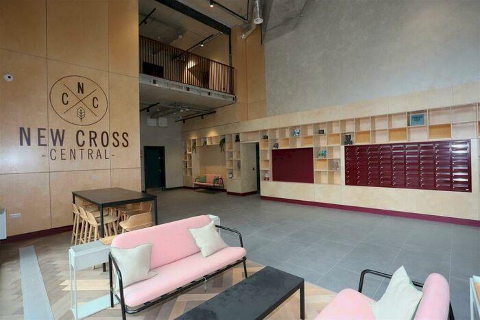 2 Bedroom Apartment To Rent In New Cross Central, Manchester, M4