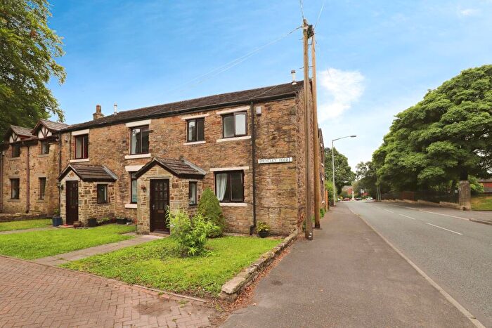 3 Bedroom Cottage To Rent In High Street, Walshaw, BL8