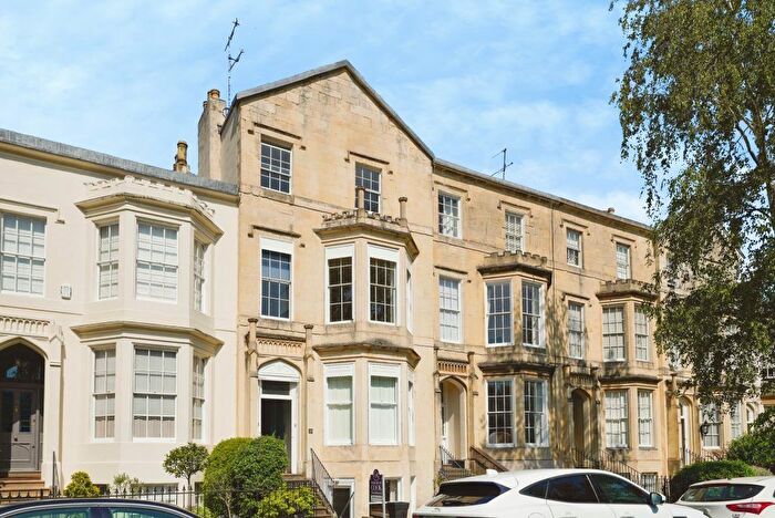 2 Bedroom Flat For Sale In Basement Flat, Clarence Square, Cheltenham, GL50