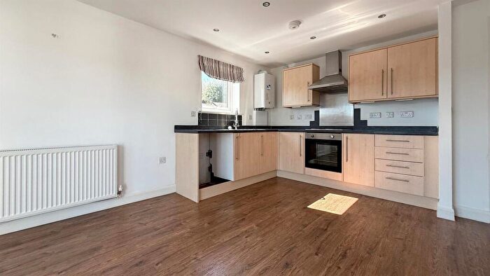 1 Bedroom Flat For Sale In Mile Oak Road, Portslade, Brighton, BN41