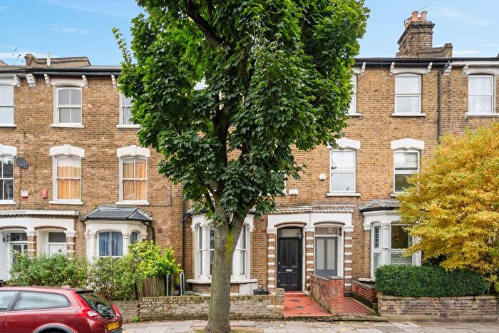 3 Bedroom Flat To Rent In Evershot Road, London, N4