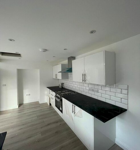 3 Bedroom Property To Rent In Pen Y Fon Street, Llanelli, SA15