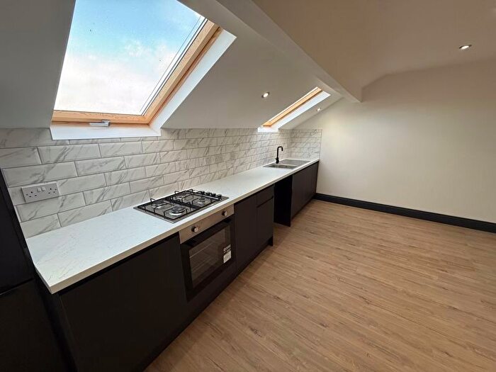 2 Bedroom Flat To Rent In Roundhay Road, Roundhay, Leeds, LS8