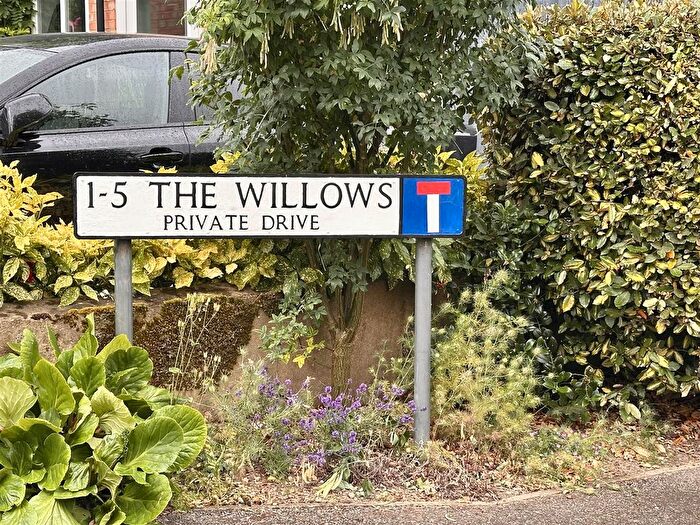 3 Bedroom Detached Bungalow For Sale In Park Road, Kennington, TN24
