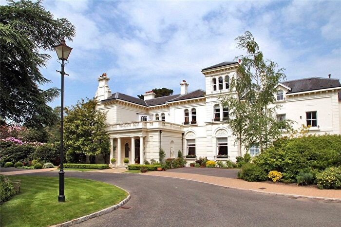 2 Bedroom Flat For Sale In Badgers Holt, Tunbridge Wells, Kent, TN2