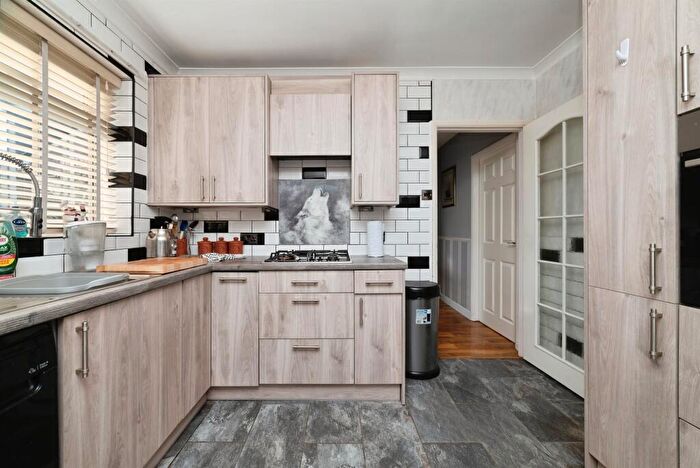 2 Bedroom Semi-Detached Bungalow For Sale In Oxenhope Road, Hull, HU6