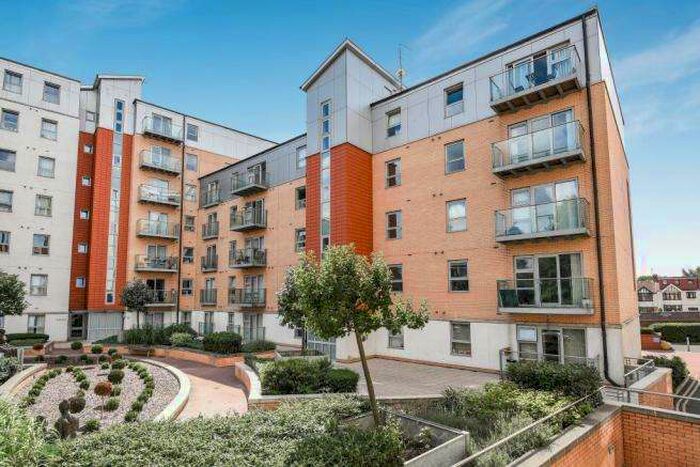 1 Bedroom Flat To Rent In Queen Mary Avenue, London, E18