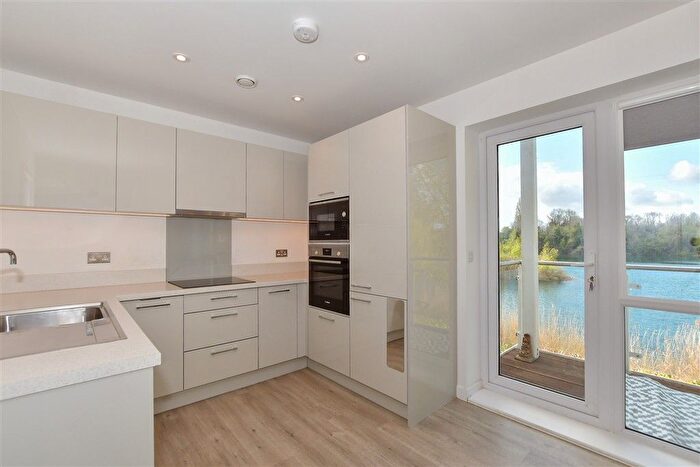 2 Bedroom Flat For Sale In Walters Close, Snodland, Kent, ME6