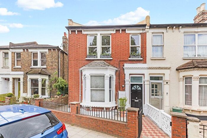 3 Bedroom Flat For Sale In Aboyne Road, Earlsfield, SW17