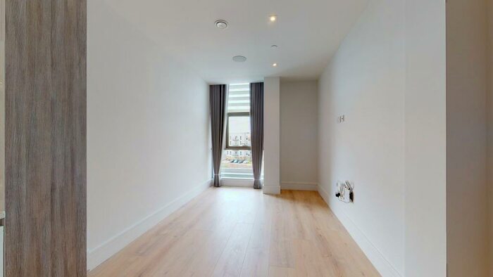 Studio To Rent In Station Road, KT15