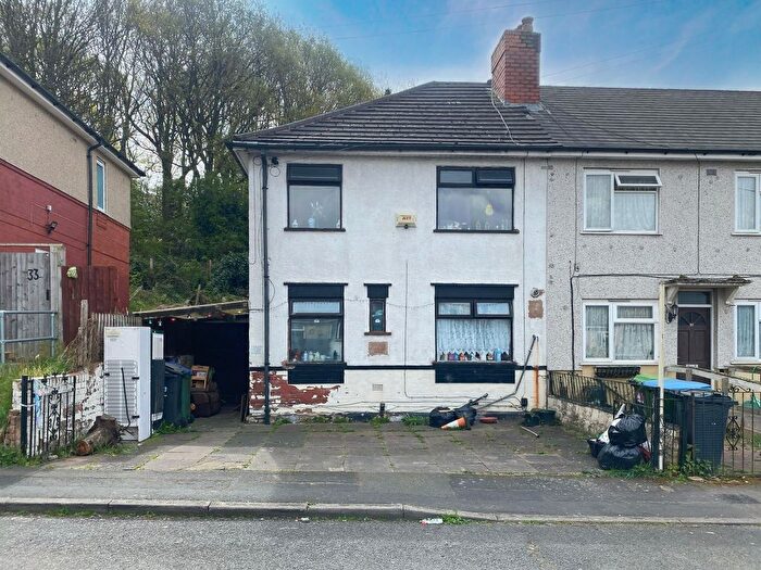 3 Bedroom Semi-Detached House For Sale In Dingle Avenue, Cradley Heath, B64