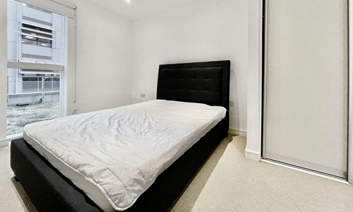1 Bedroom Flat To Rent In Saffron Central Square, Pinnacle Apartments, CR0