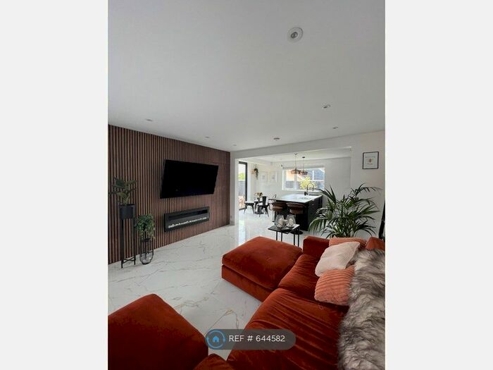 2 Bedroom Semi-Detached House To Rent In High Road, Beeston, Nottingham, NG9