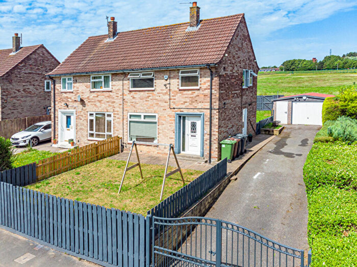 3 Bedroom Semi-Detached House For Sale In Raynel Way, Lawnswood, Leeds, LS16