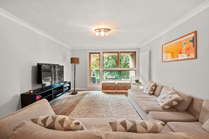 2 Bedroom Flat To Rent In Gipsy Lane, London, SW15