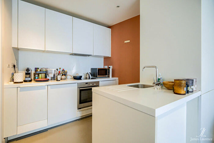 2 Bedroom Apartment To Rent In The Rotunda, New Street, Birmingham, B2