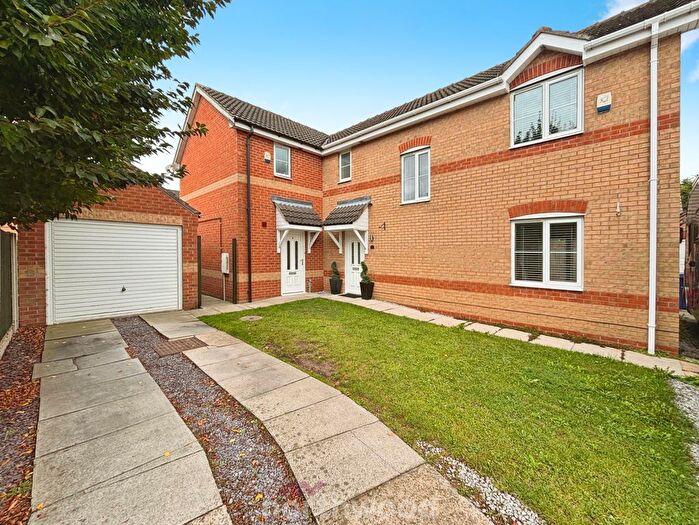 3 Bedroom Semi-detached House For Sale In Highfield Close, Doncaster, Doncaster, DN7