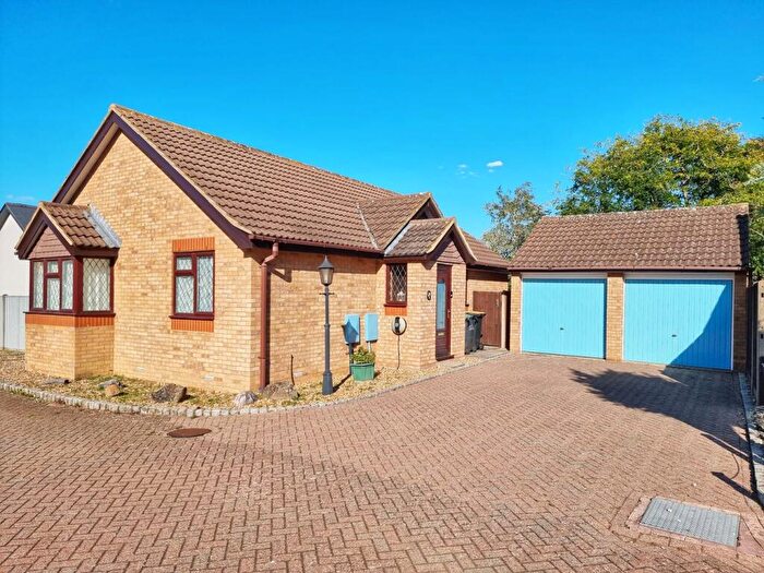 2 Bedroom Bungalow For Sale In Brambles, Wilstead, Bedfordshire, MK45
