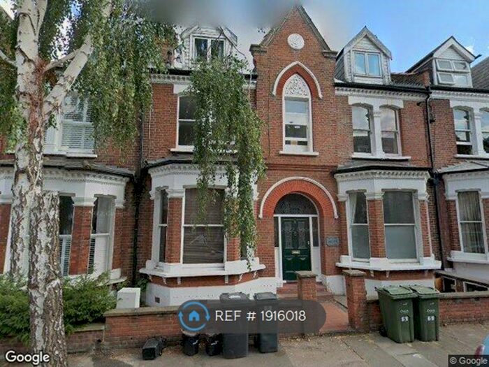 2 Bedroom Flat To Rent In Atherfold Road, London, SW9