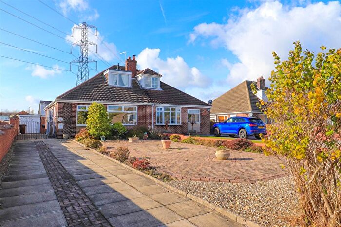 2 Bedroom Detached Bungalow For Sale In Clayton Rise, Wakefield, WF1