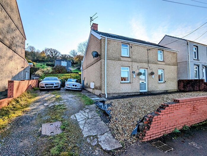 2 Bedroom Detached House For Sale In Heol Waunyclun, Trimsaran, Kidwelly, Carmarthenshire., SA17