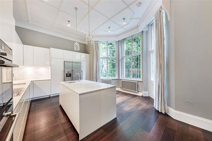 3 Bedroom Flat To Rent In Cadogan Square, Knightsbridge, SW1X