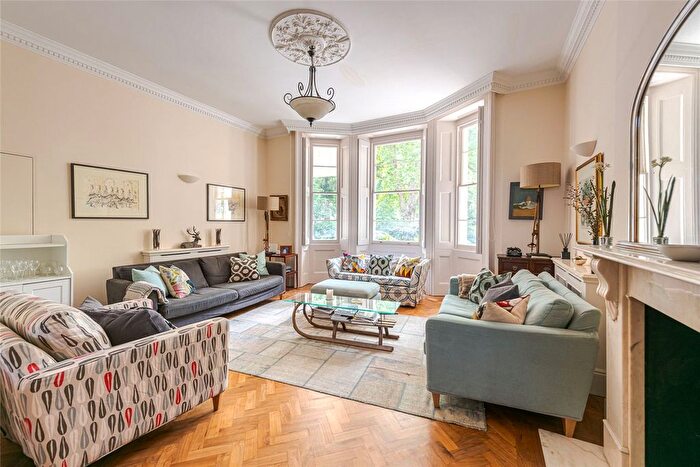 2 Bedroom Flat To Rent In St Georges Square, London, SW1V
